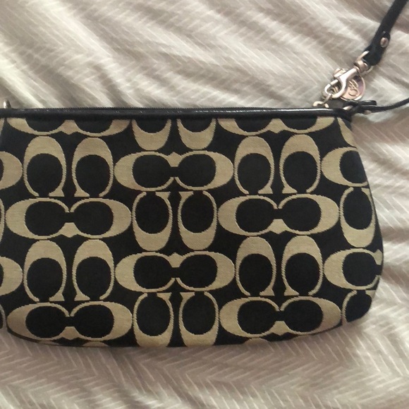 Authentic Coach wristlet - Picture 4 of 6